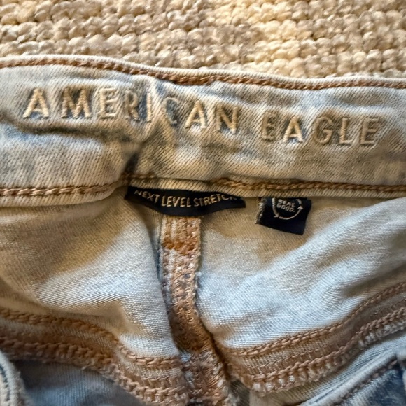 AE Next Level High-Waisted V-Rise Ripped Denim Short Short Sz 4 - Picture 5 of 7